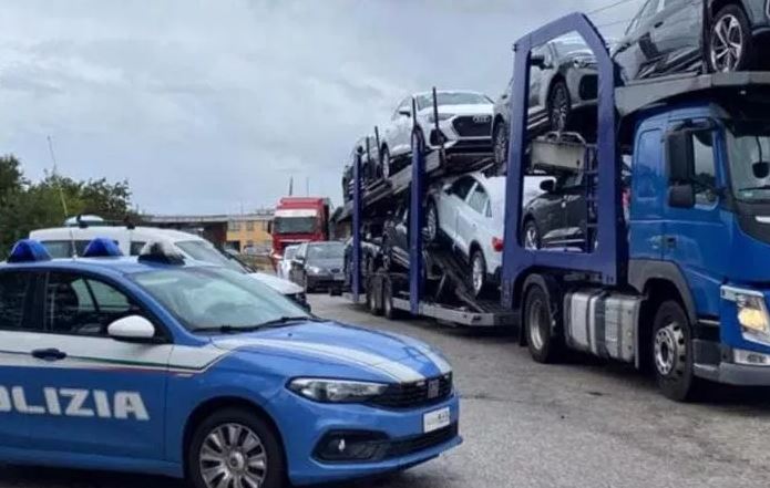 Casale, bisarca perde vettura sullâ€™autostrada: camionista ubriaco