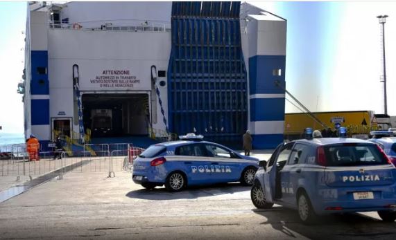 Porto Cagliari: operaio muore schiacciato da un container
