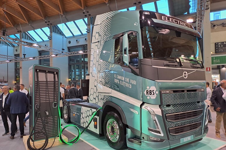 Accordo Ue su taglio emissioni CO2 camion:-90per cento al 2040