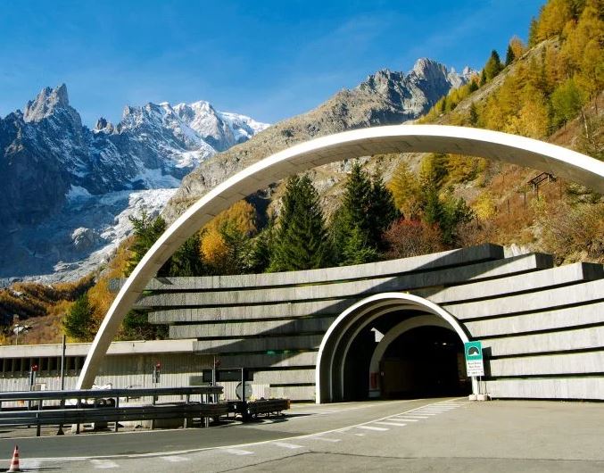 Trafori Monte Bianco e Frejus: aumentano le tariffe di pedaggio per il 2024
