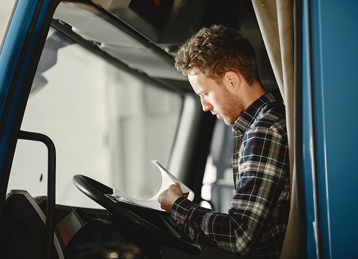 L'Europa cerca autisti: alla guida del camion già a 17 anni