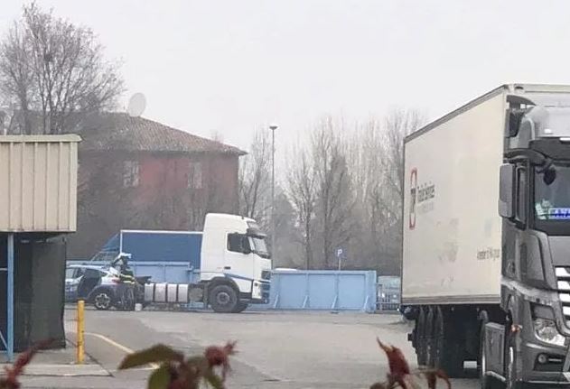 Travolto da un camion in manovra, muore operaio a Parma