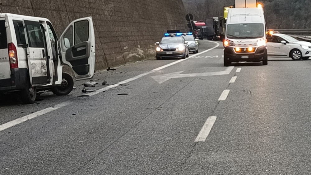 A12, maxitamponamento tra un tir a alcune auto: un morto e sei feriti