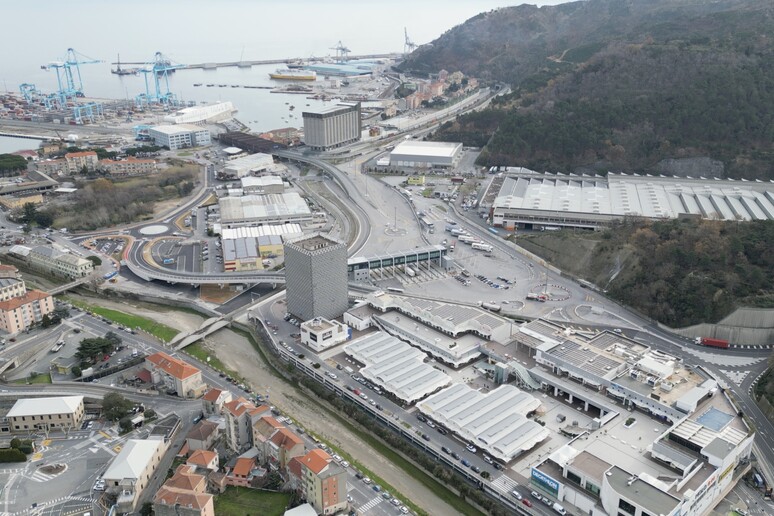 Inaugurata nuova strada per i tir diretti al terminal di Vado