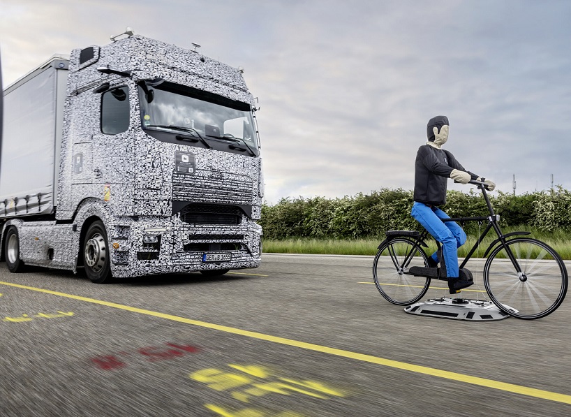 Maggiore sicurezza con i nuovi sistemi di assistenza alla guida di Daimler Trucks