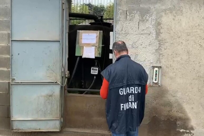 Catania, sequestrati 3.000 litri di gasolio abusivo ad un'azienda di logistica