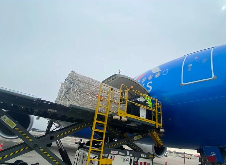Cargo aereo ancora in crescita ad Aprile
