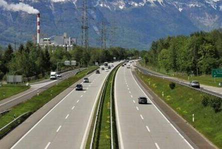 Brennero, divieti di circolazione per mezzi pesanti per le festività in Austria e Germania