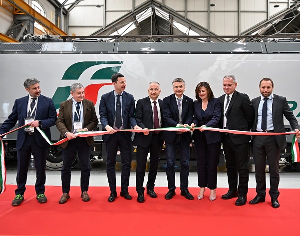 Polo Logistica FS, consegnata da Alstom la prima locomotiva Traxx Universal™ DC