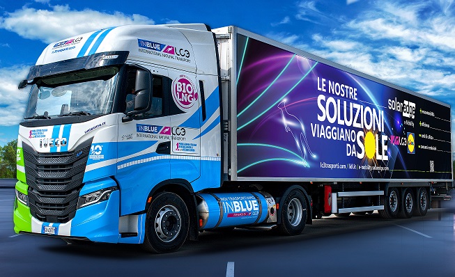 Presentato ''Powered Trailer'', primo semirimorchio elettrico che combina energia solare e di recupero