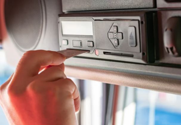 Tachigrafo: cambiano gli obblighi di comunicazione nel trasporto su strada