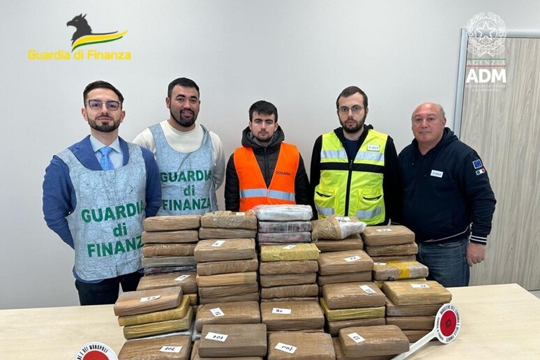 Sequestrati 116 kg di cocaina al porto di Vado Ligure