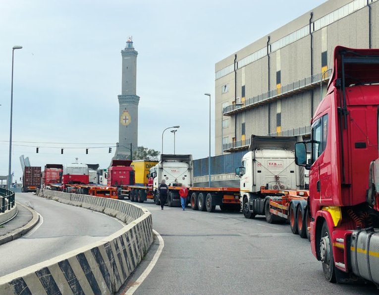 Porto Genova, le imprese d'autotrasporto introducono una ''congestion fee''