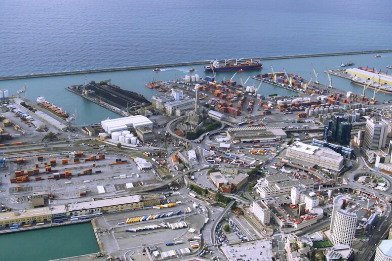 Le compagnie che operano nel Porto di Genova anticipano le norme per ridurre emissioni