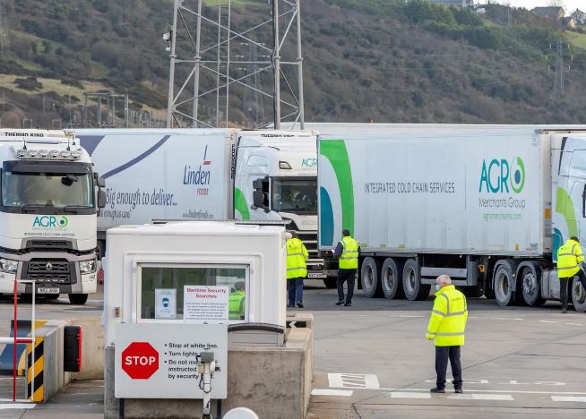 Governo inglese accusa aziende straniere di errori deliberati nella documentazione di importazione post-Brexit