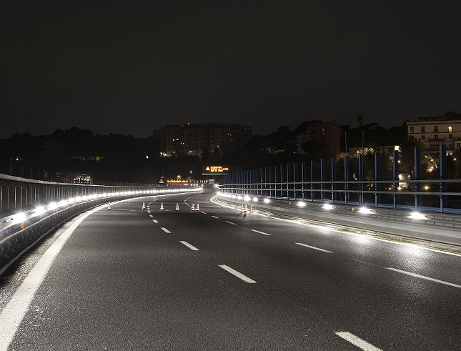 Autostrade per l’Italia sperimenta l'illuminazione radente per migliorare la visibilità e ridurre i consumi