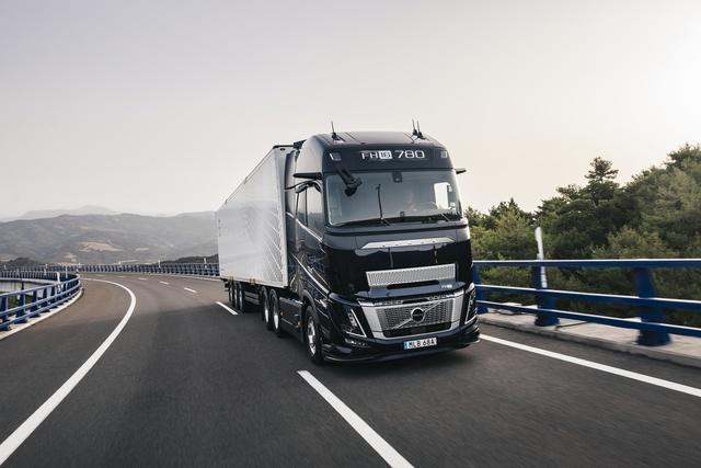 Nuovo Volvo FH16: massima potenza con minore consumo di carburante