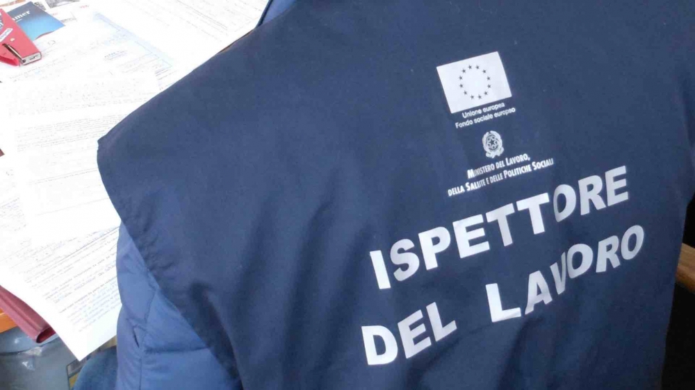 Sedi fittizie all’estero e turni di riposo non rispettati: nei guai un'azienda di autotrasporto cuneese