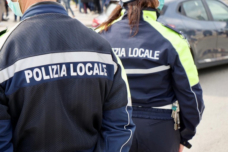 Bari, camionista multato per 17 ore di guida: sanzione di 14.554 euro