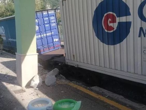 Interruzione circolazione ferroviaria a causa di uno svio di un treno merci nel Cilento