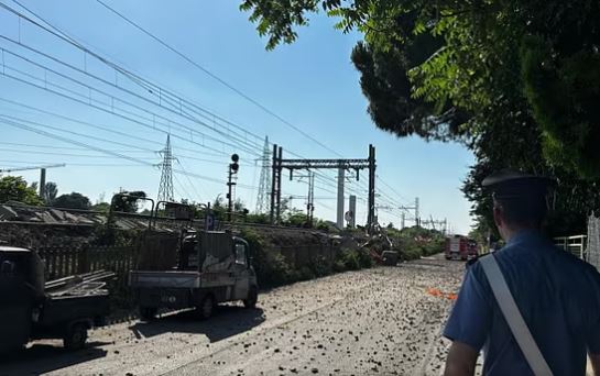 Incidente treno merci e passeggeri a Parma: feriti lievi