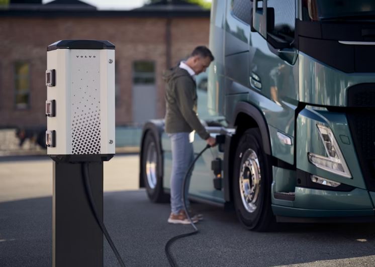 Charging Management, il nuovo servizio Volvo per la ricarica dei camion elettrici