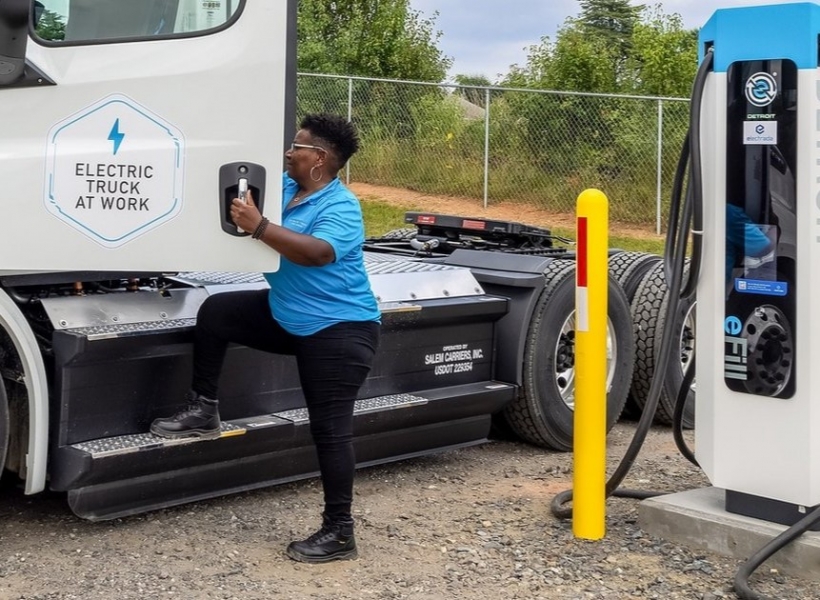 Daimler Truck Financial Services sulla strada per diventare un fornitore di servizi integrati per l'elettromobilità