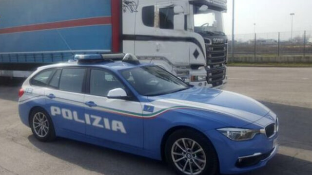 Rubano 500 litri di gasolio da un camion in sosta, arrestati due trasportatori