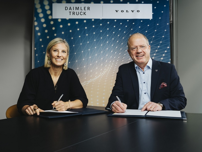 Daimler Truck e Volvo Group: nuova joint venture per sviluppare una piattaforma software-defined per veicoli pesanti