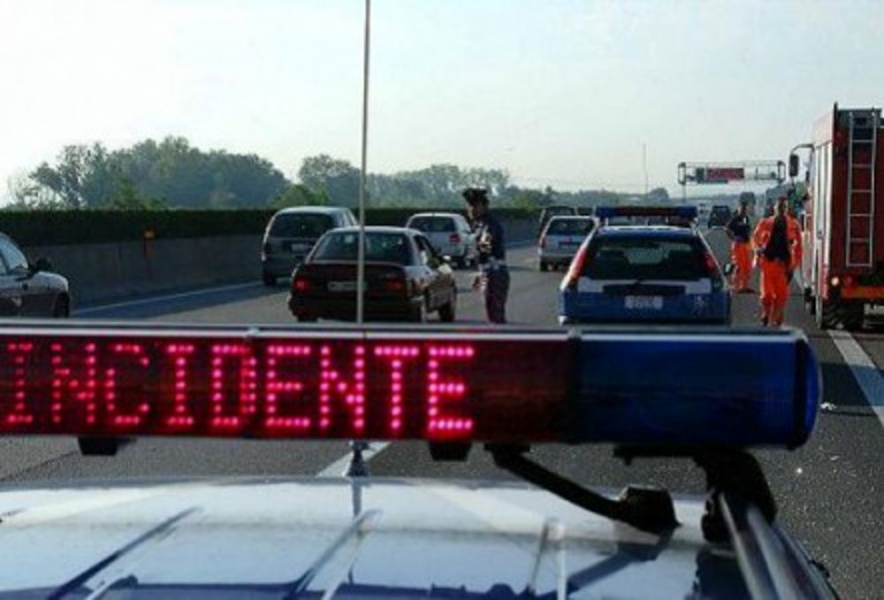 Incidente in A14 a Bologna: tamponamento fra camion