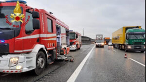 Schianto fra quattro camion sulla A4: traffico in tilt