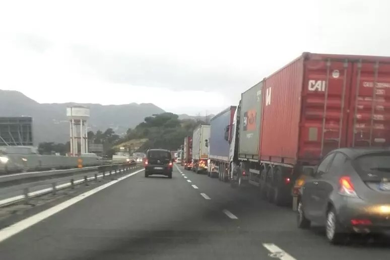 Porto La Spezia: autotrasporto applica sovrapprezzo per i ritardi