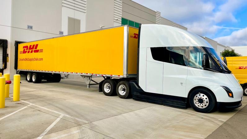 DHL testa il Tesla Semi: oltre 4000 km in due settimane