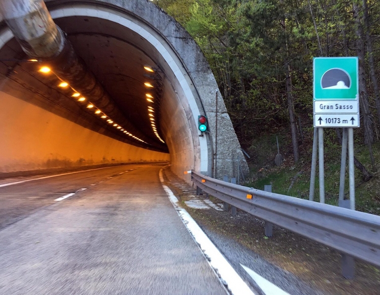 Traforo Gran Sasso, senso unico alternato un salasso per gli autotrasportatori