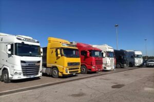 Protestano autotrasportatori ex Ilva contro il ribasso dei prezzi
