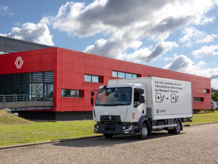 Renault Trucks: omologato in Francia il primo autocarro elettrico convertito
