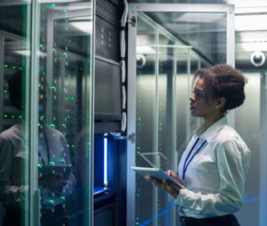 Kuehne+Nagel presenta una soluzione logistica per server e data center per il settore delle infrastrutture cloud