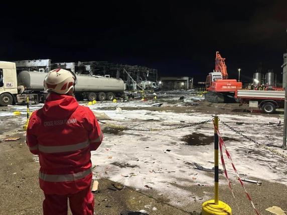 Esplosione a Calenzano in un deposito Eni: due morti, 3 dispersi e 26 feriti