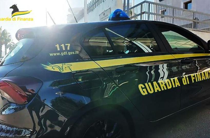 Rubavano merci durante controlli al porto: chiuse indagini su 4 finanzieri e 3 doganieri a Bari