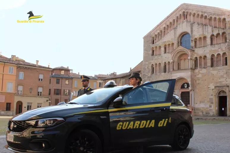 Parma, frode fiscale da 20 milioni per i pallet