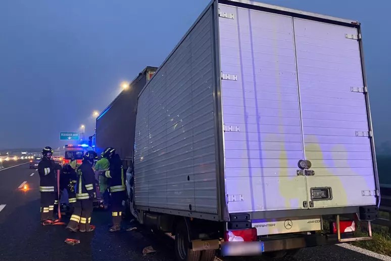 A13, incidente mortale tra camion e furgone
