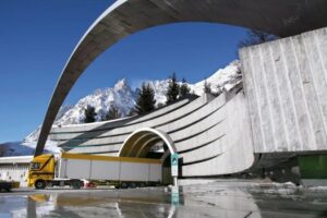 Monte Bianco: online il calendario delle chiusure e dei sensi unici alternati fino al mese di luglio 2025