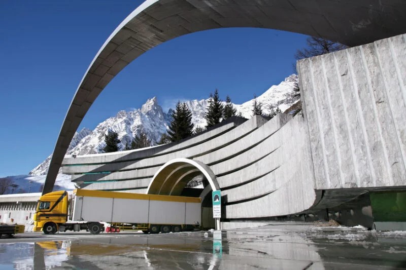 Monte Bianco: online il calendario delle chiusure e dei sensi unici alternati fino al mese di luglio 2025