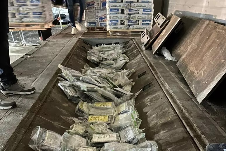 137,5 chili di cocaina sul camion: quarantenne bloccato dalla polizia stradale su A2 in Calabria
