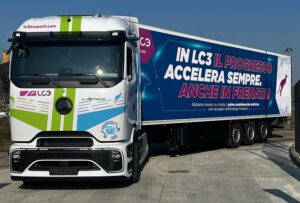 LC3 su strada con il Mercedes eActros 600