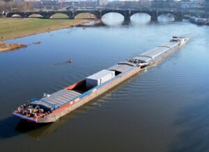 Le vie fluviali del Dresda riaprono con Gruber Logistics