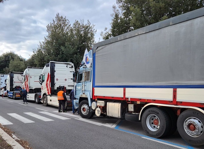 Trasportounito rinvia il fermo dell'autotrasporto