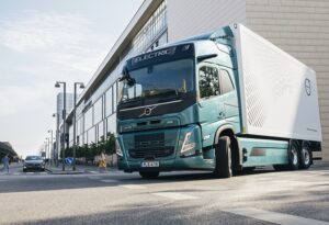 Volvo Trucks leader del segmento dei camion elettrici pesanti in Europa