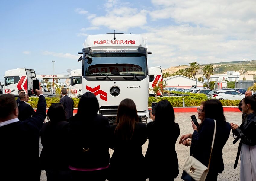 70_nuovi_Mercedes-Benz_Actros_L_ProCabin_per_l’azienda_Napolitrans_TRANSPORTONLINE.jpeg