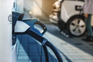 Elettricità al 100 per cento green nella rete di ricarica DKV Mobility
